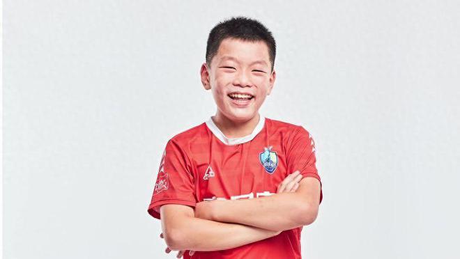 现役足球助攻(足球史上助攻最多的人)