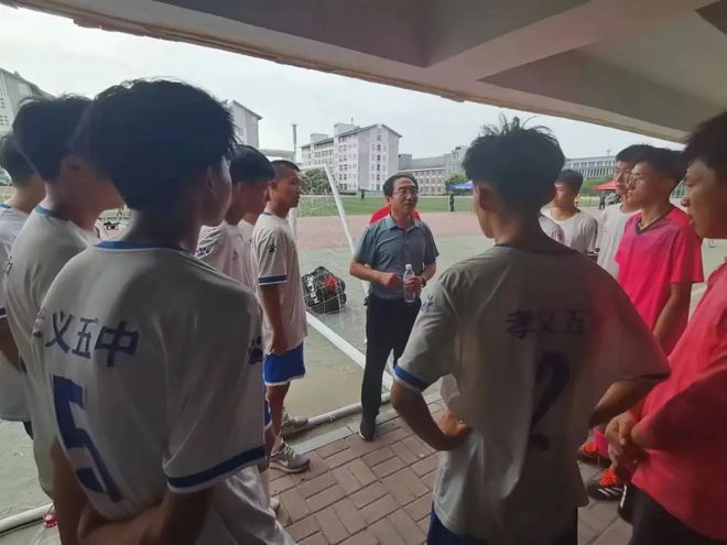 五中足球队(列五中学足球队)
