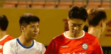 打脸足球(足球打脸假摔)