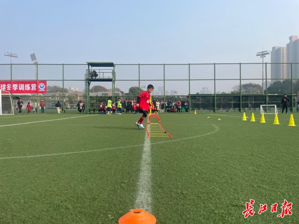 武汉校园足球(武汉校园足球联赛高中组决赛)