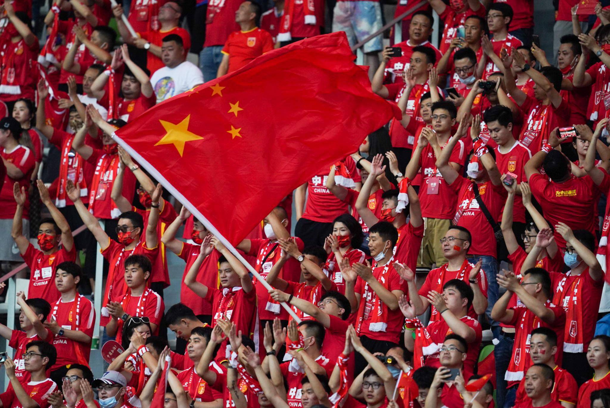 足球篮球在中国(在中国篮球火还是足球火)