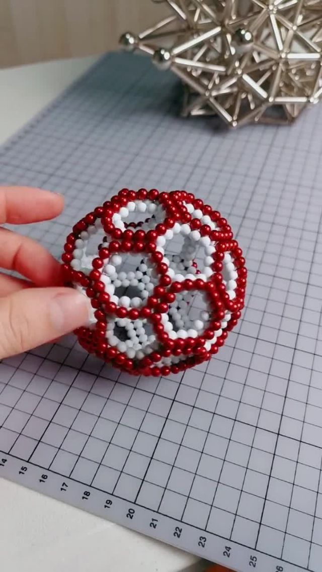 镂空的足球(镂空足球折纸)