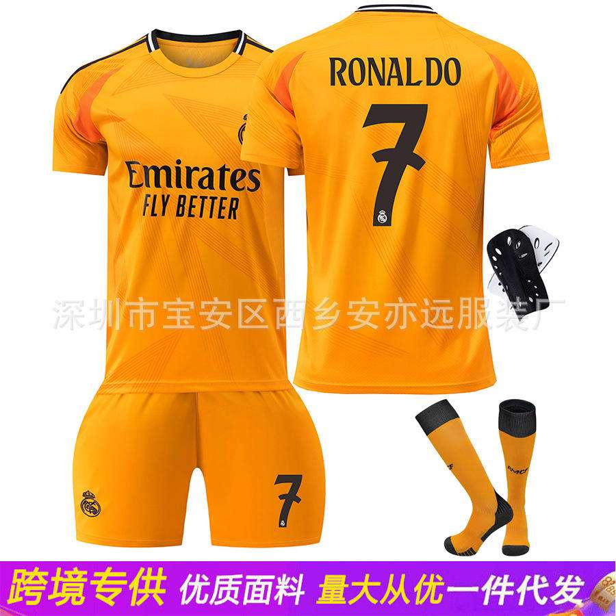 足球球衣大了(足球球衣买大一点还是买小一点)