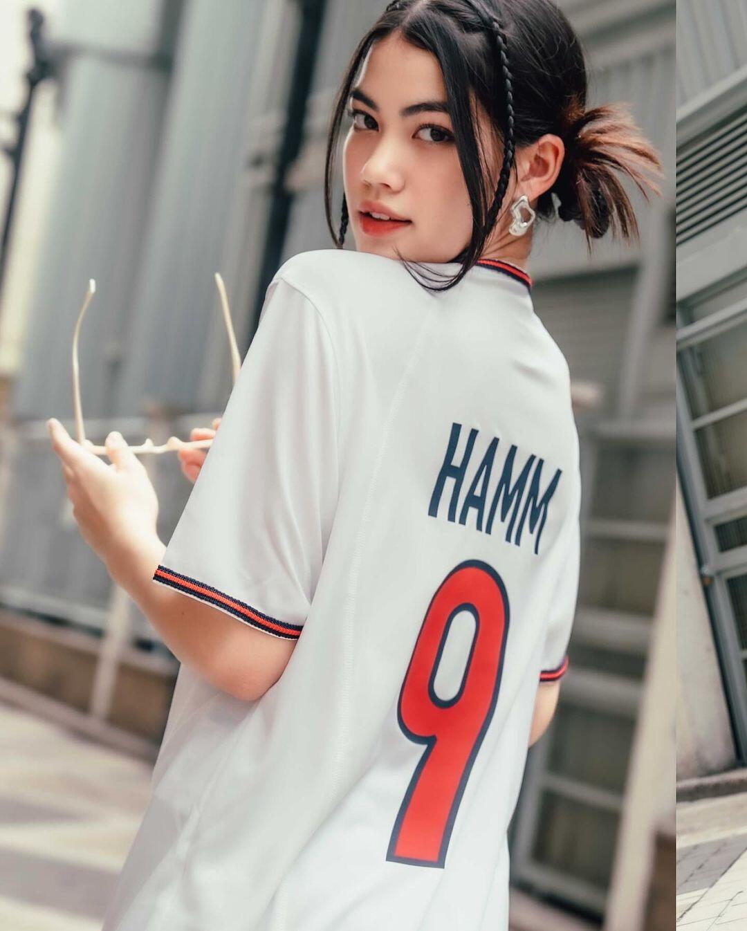 女足球衣好热(女足球衣好热怎么回事)