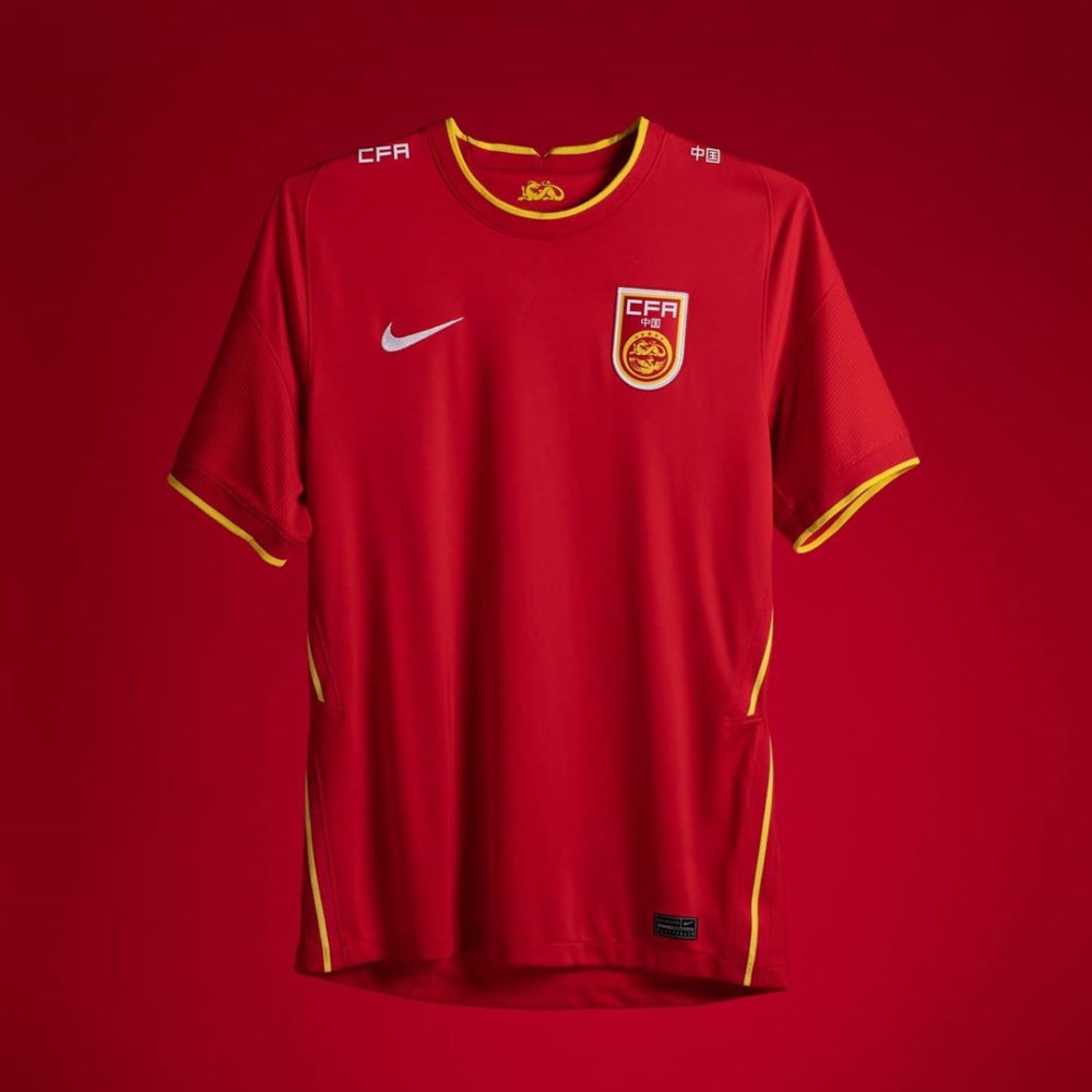 中国队队服足球(中国足球队队服背面)