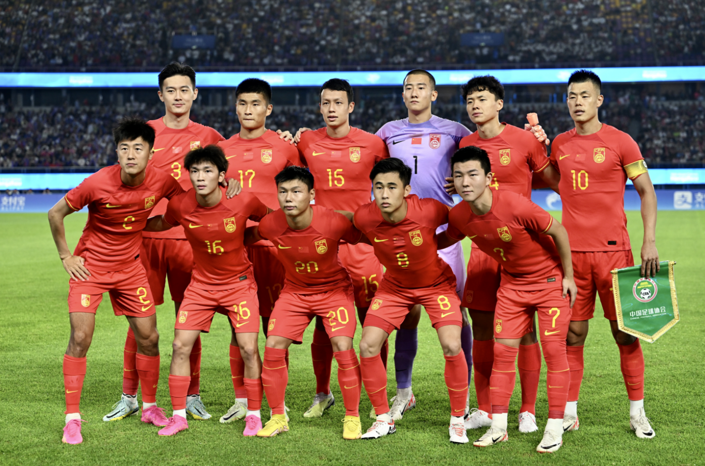 中国和塔塔尔足球(中国踢卡塔尔2比0)
