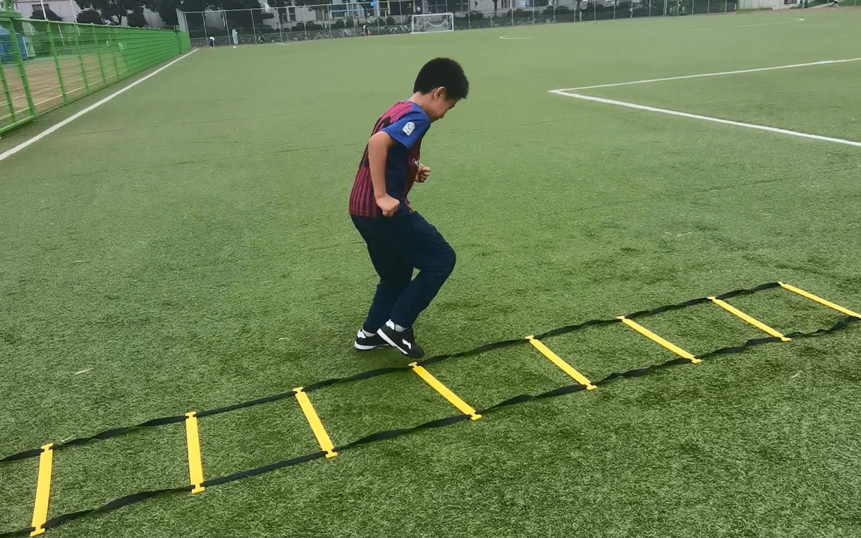 足球运球训练(足球运球训练教案画图)