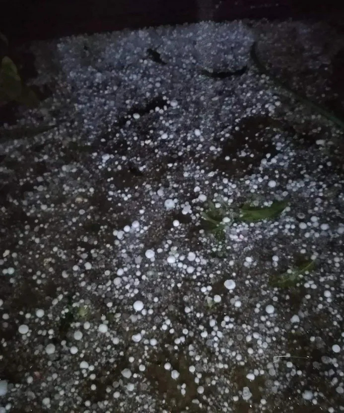 足球冰雹(足球冰淇淋是什么牌子)